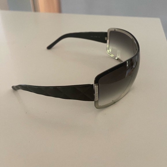 Chanel Sunglasses 4126 Quilted Arms Visor Black & Silver Graident, Used, As-is - Picture 2 of 11